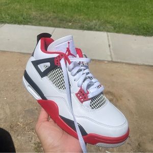 Jordan 4 Fire red